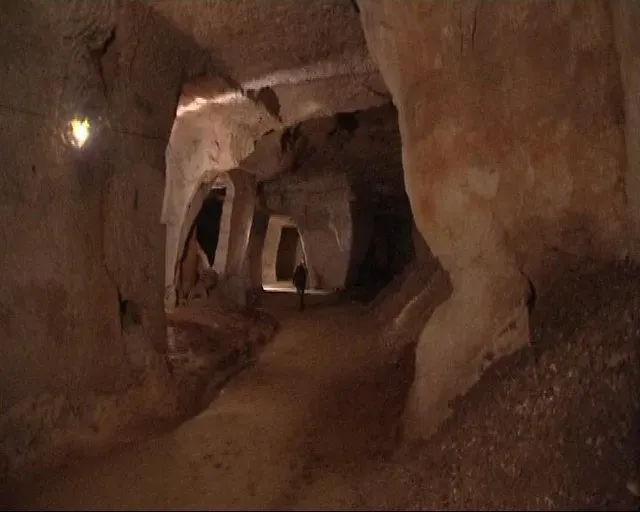 #11 - St. Louis Has A Hidden Network Of Beer Caves Beneath Its Streets (From geograph.org.uk, CC BY-SA 2.0)