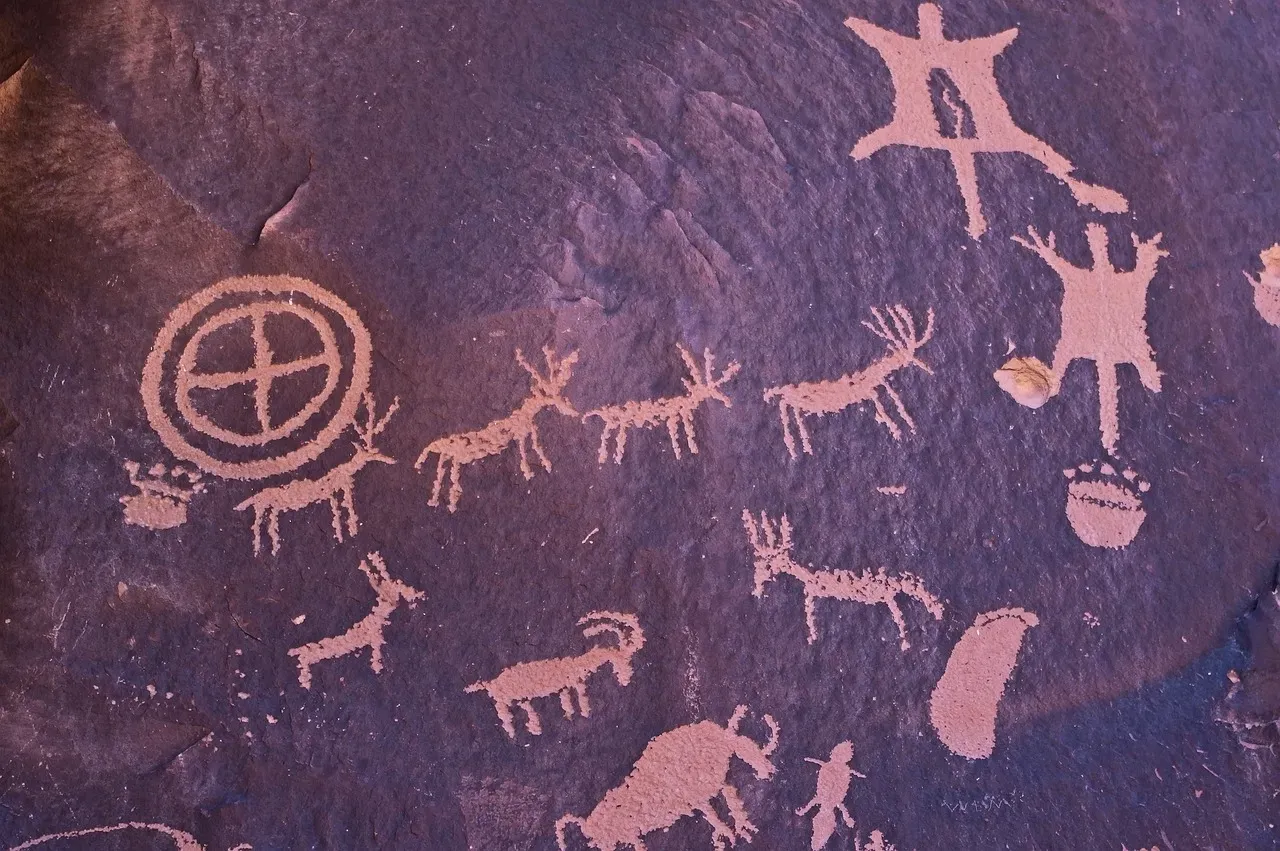 Abstract Symbols And “Flying Objects”: Are We Seeing UFOs Or Our Own Biases? (Image Credits: Pixabay)