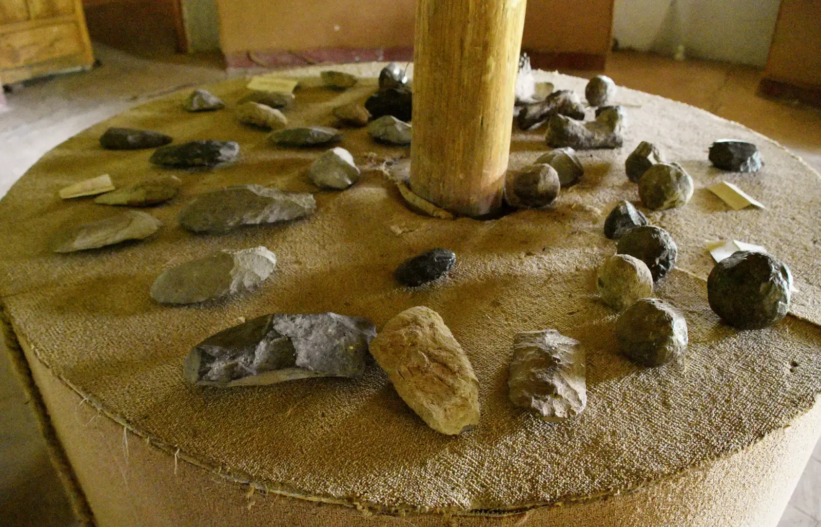 Toolmaking, Language And The Wiring Of The Brain (Display of prehistoric stone tools at Melka Kunture Prehistoric Site, CC BY 2.0)
