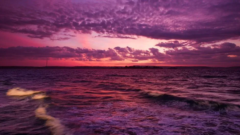 1. The Purple, Alien-Looking Oceans Of Early Earth (Image Credits: Pexels)