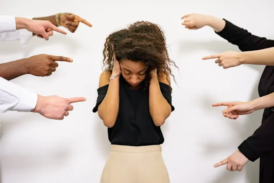 4. Constantly Criticizing Others Before They Can Criticize You (Image Credits: Pexels)