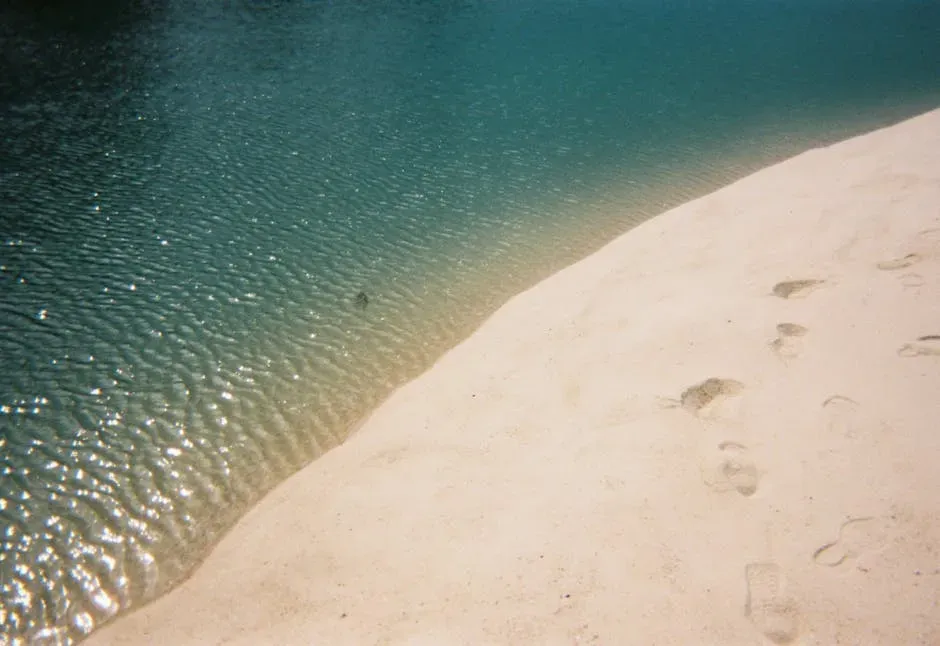 Lakeshores and Playas: Quiet Edges with Startling Detail (Image Credits: Pexels)