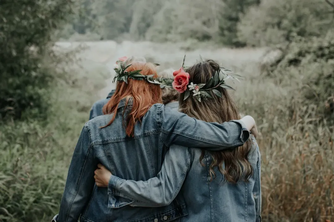 3. They Reach for One Supportive Human, Not a Whole Audience (Image Credits: Unsplash)