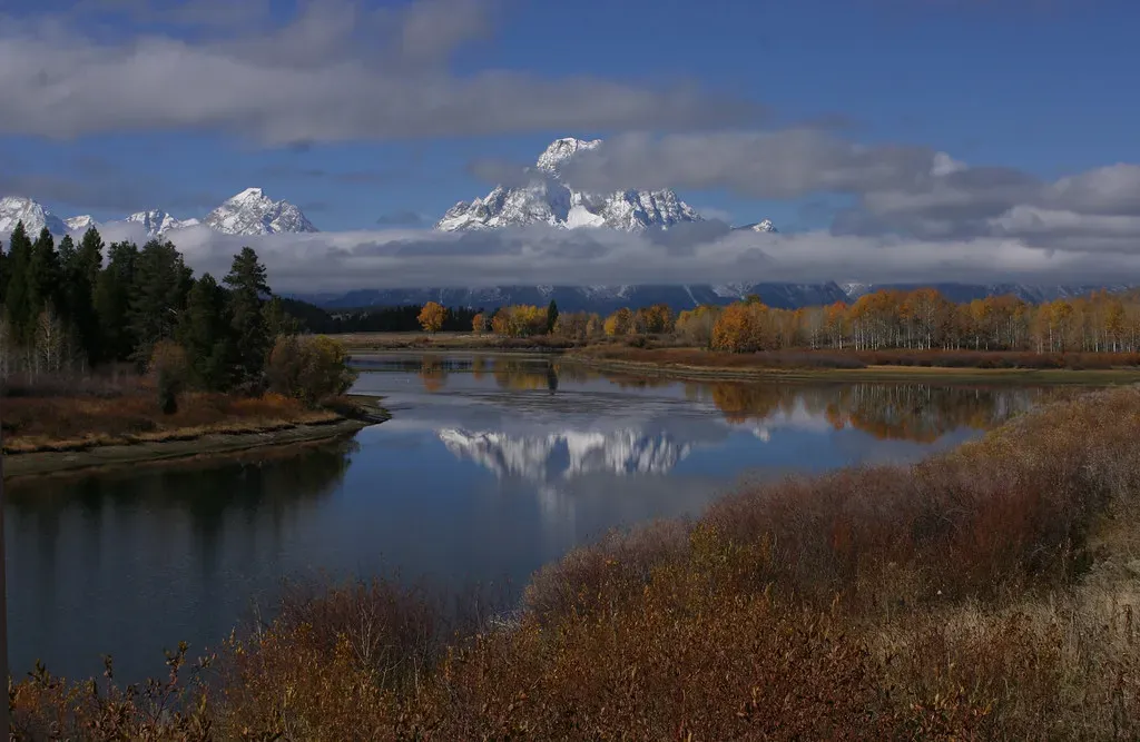 #2 Meanders and Oxbow Lakes: The River’s Old Signatures (Gregory "Slobirdr" Smith, Flickr, CC BY-SA 2.0)