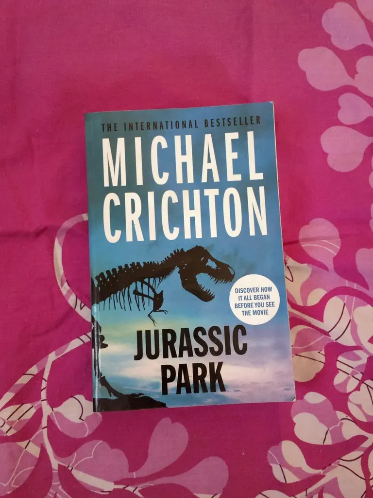 Michael Crichton’s Jurassic Park (Novel, 1990) and Its Tie‑In “Fact” Books (solarisgirl, Flickr, CC BY-SA 2.0)
