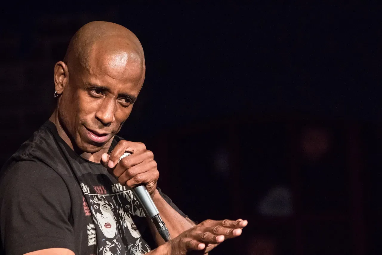 Leo: The Confident Performer Hiding Heartbreak (Image Credits: Pixabay)