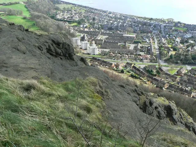 Volcanic Ash Deposits: The Sharps Formation and Its Fiery Origins (Image Credits: Wikimedia)