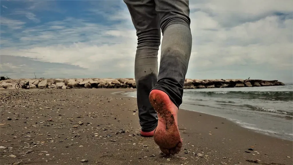 #3 - The Human Body Walked Barefoot for Miles Without Injury (Image Credits: Flickr)