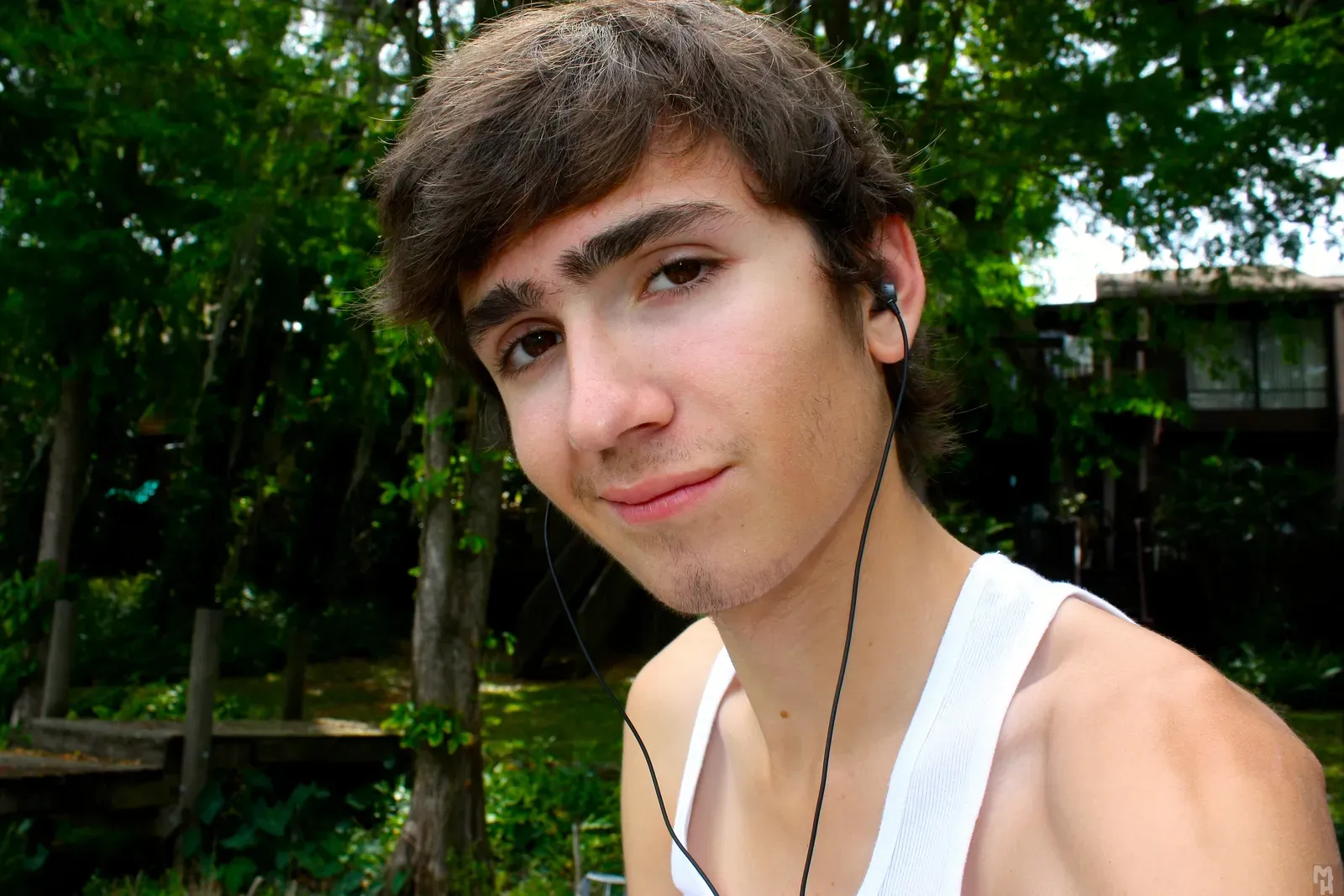 8. Their Kindness Switches On Only When They Need Something (Image Credits: Wikimedia)