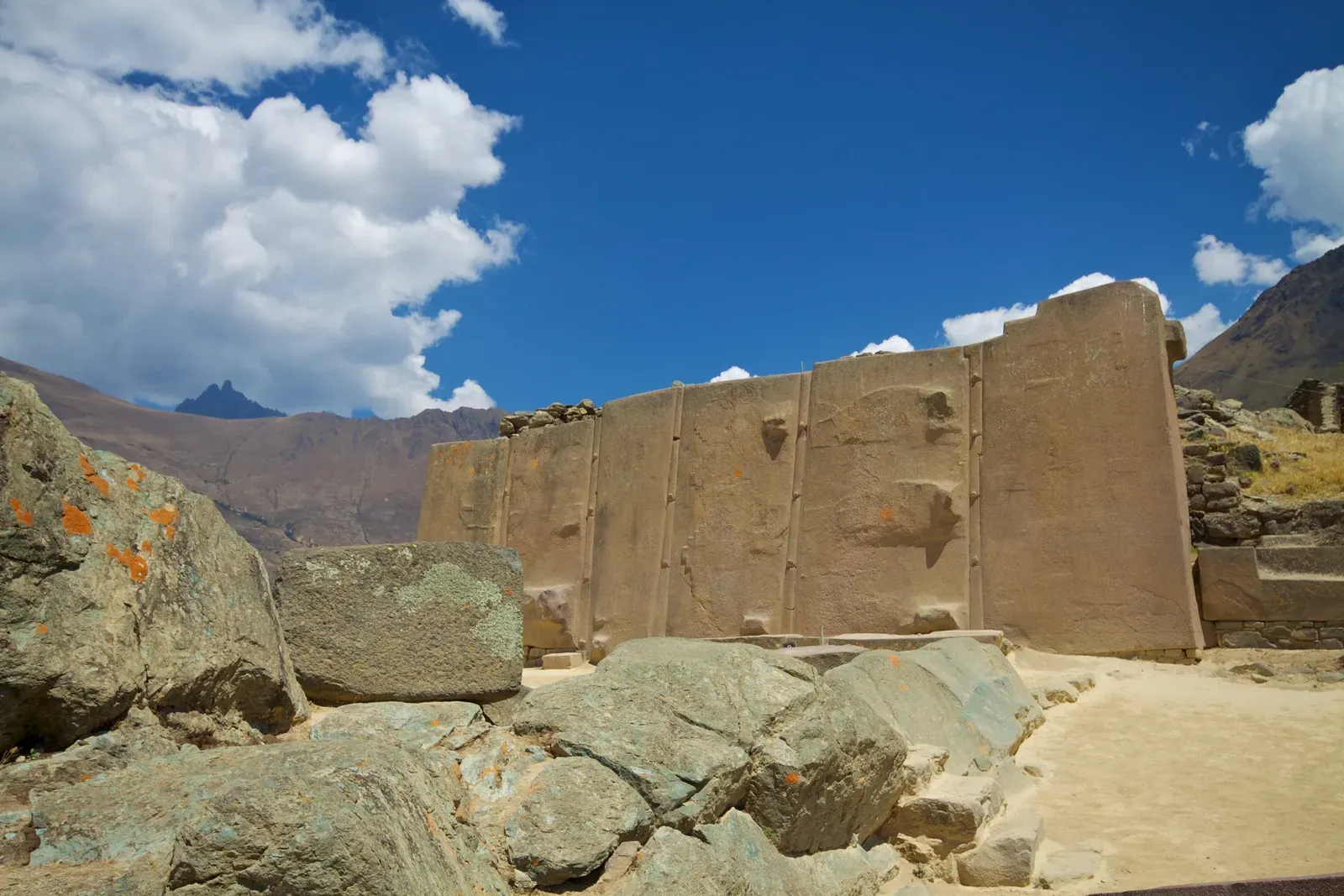 #5 - Ollantaytambo's Walls Include Stones That Shouldn't Have Been Movable at All (Peru - Sacred Valley & Incan Ruins 239 - Ollantaytambo ruins, CC BY 2.0)