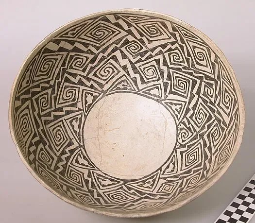 Black on White Painted Designs (Image Credits: Wikimedia)