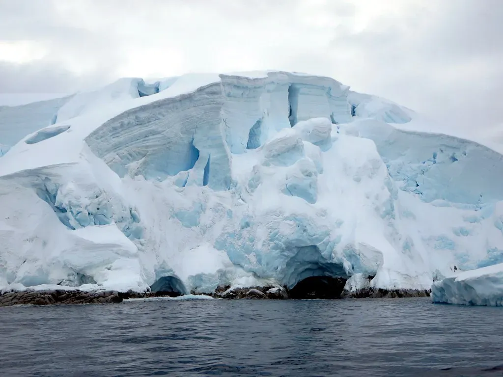 4. Ice sheets and glaciers do not melt overnight in dramatic walls of water (D-Stanley, Flickr, CC BY 2.0)