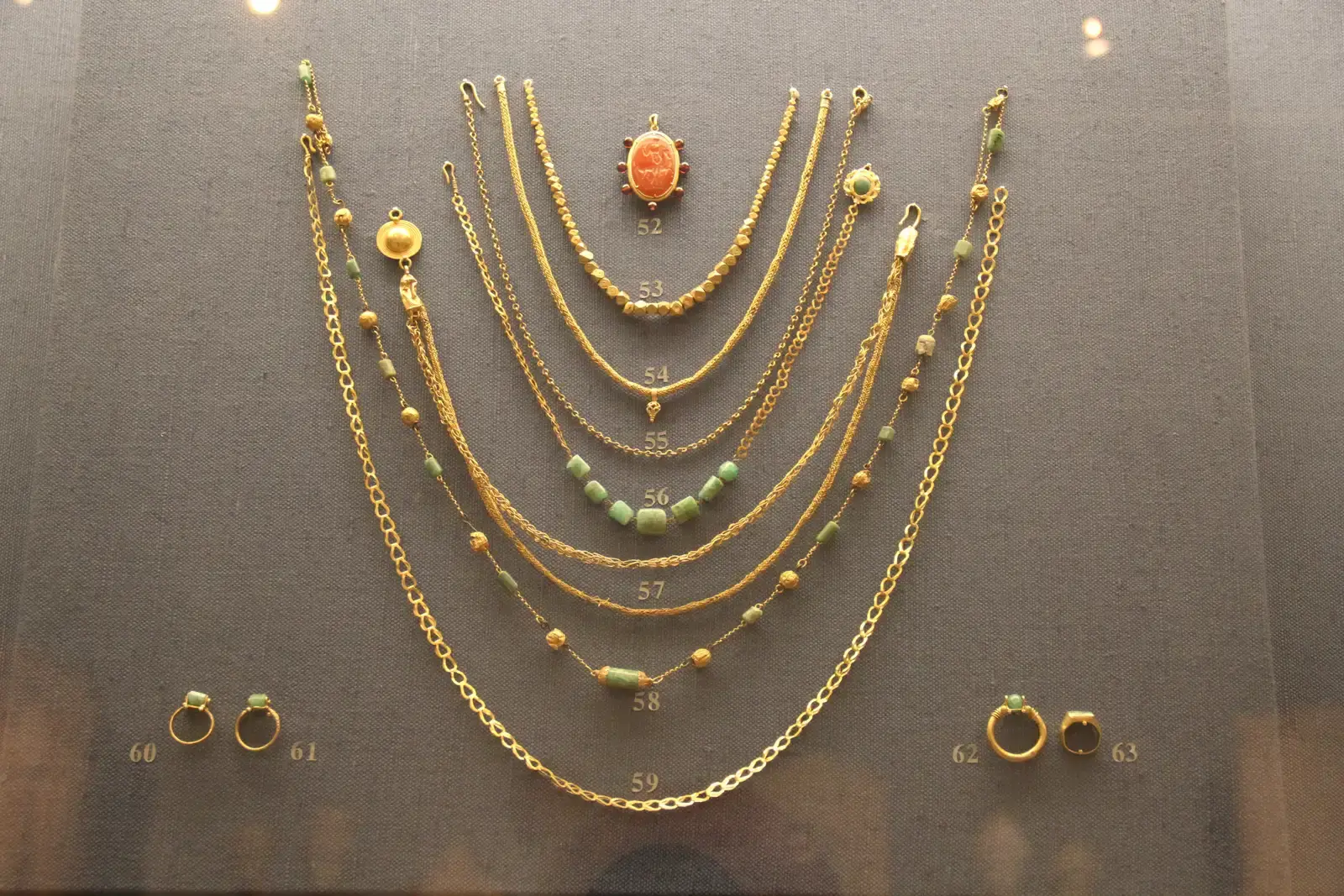 Social Bonds, Cooperation, and the Costly Signal of Beauty (Ancient Greece Gold Jewelry, CC0)