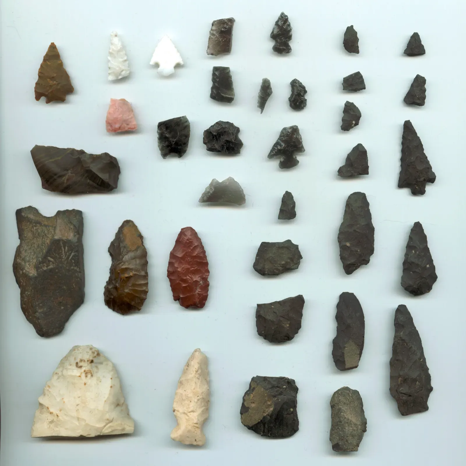 The Art of Flintknapping: More Than Just Smashing Rocks (Image Credits: Wikimedia)