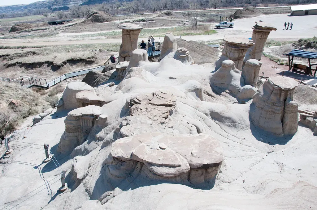 A Small Town Sitting in a Fossil Superhighway (larsjuh, Flickr, CC BY 2.0)