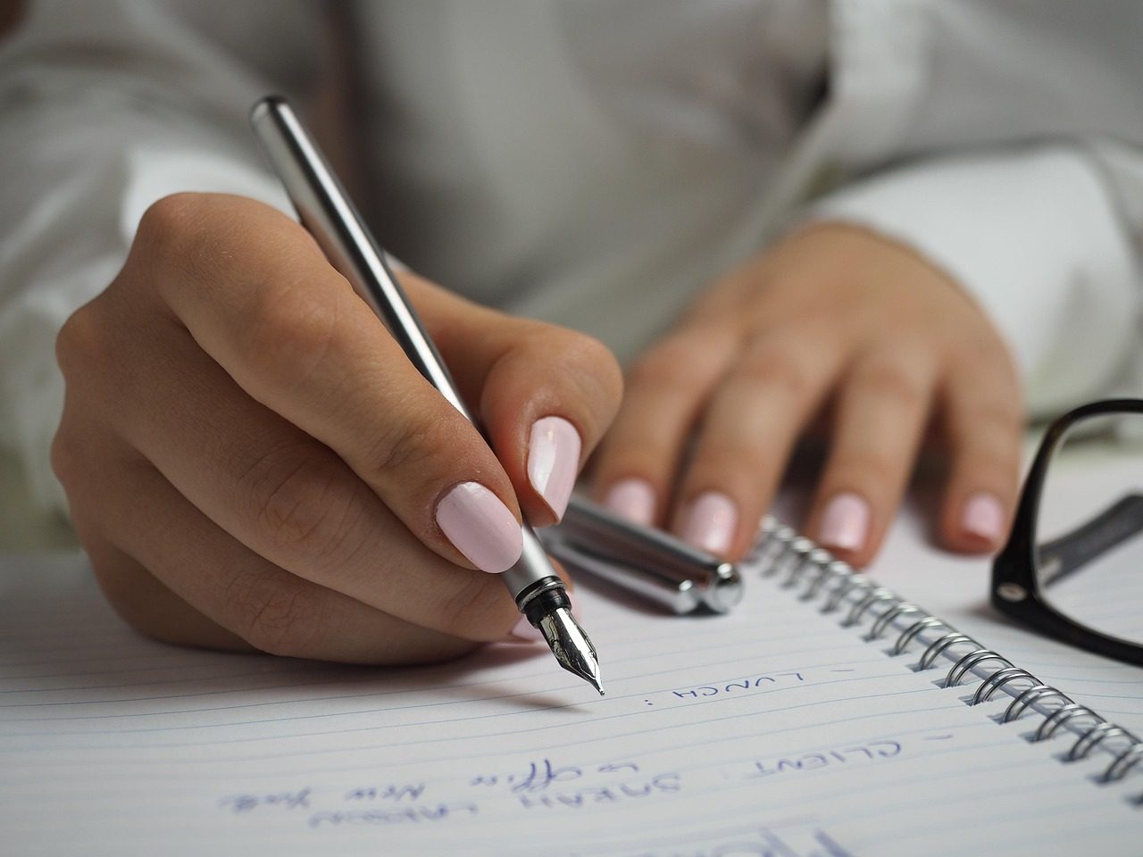 Write It Down by Hand, Not on a Keyboard (Image Credits: Pixabay)