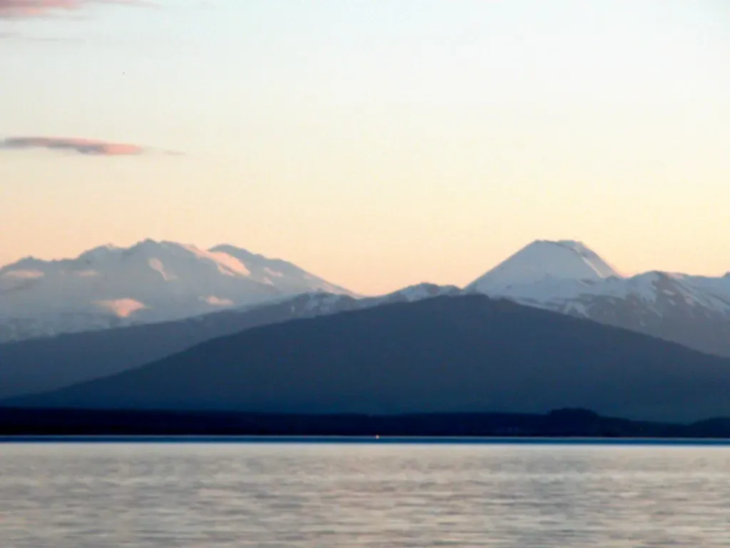 Taupo: The Supervolcano Hiding in a Peaceful New Zealand Lake (sharpjacqui, Flickr, CC BY-SA 2.0)