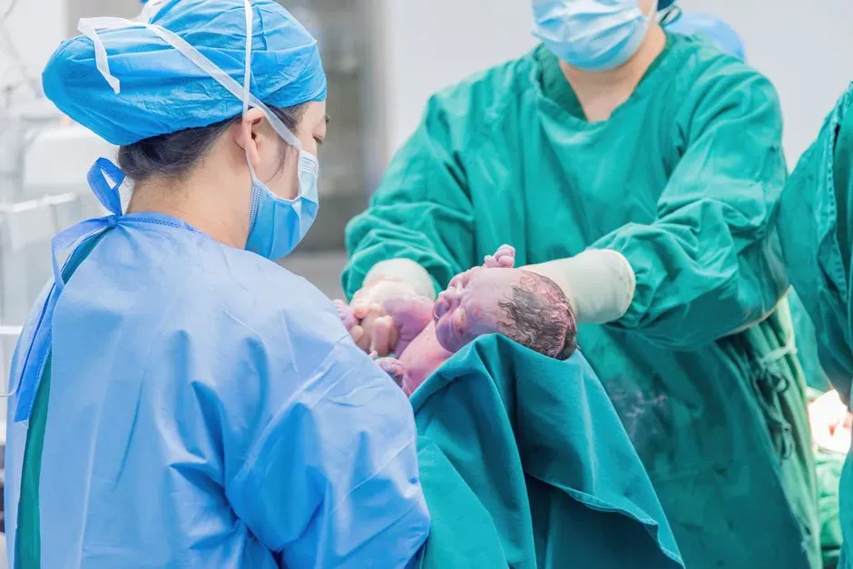 5. Human Birth Is Ridiculously Hard Because Our Brains Got Too Big (Image Credits: Pexels)
