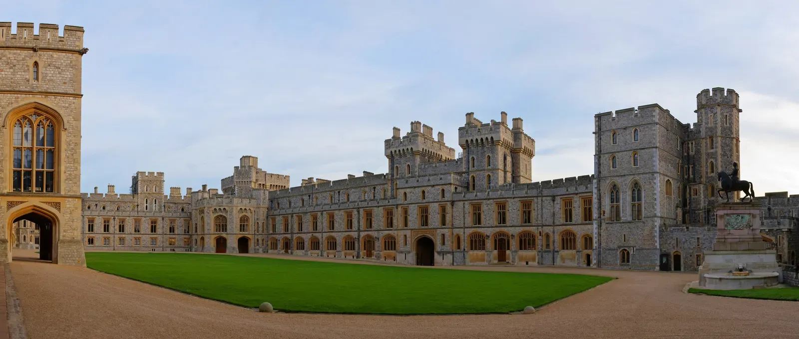 #8 The British royal house morphed into the House of Windsor (By Diliff, CC BY 2.5)