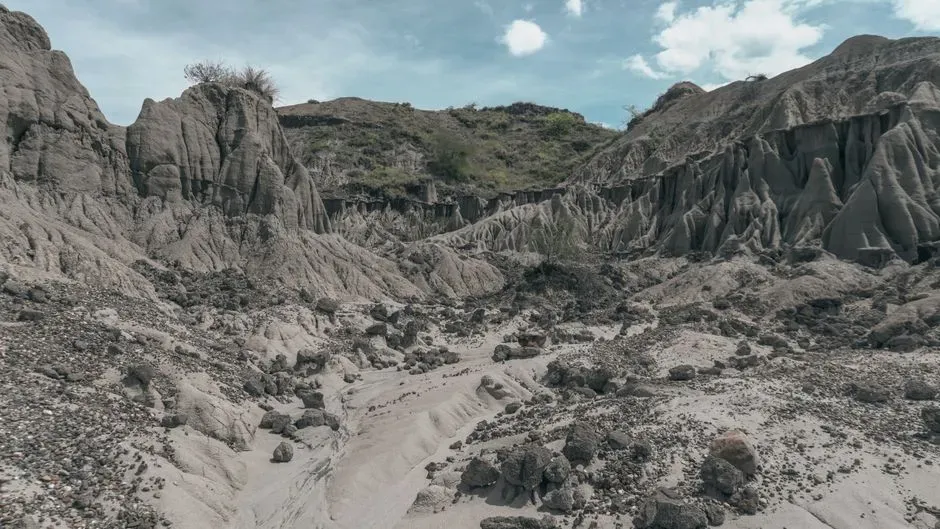 From basement to postcard view: uplift, erosion, and time (Image Credits: Pexels)