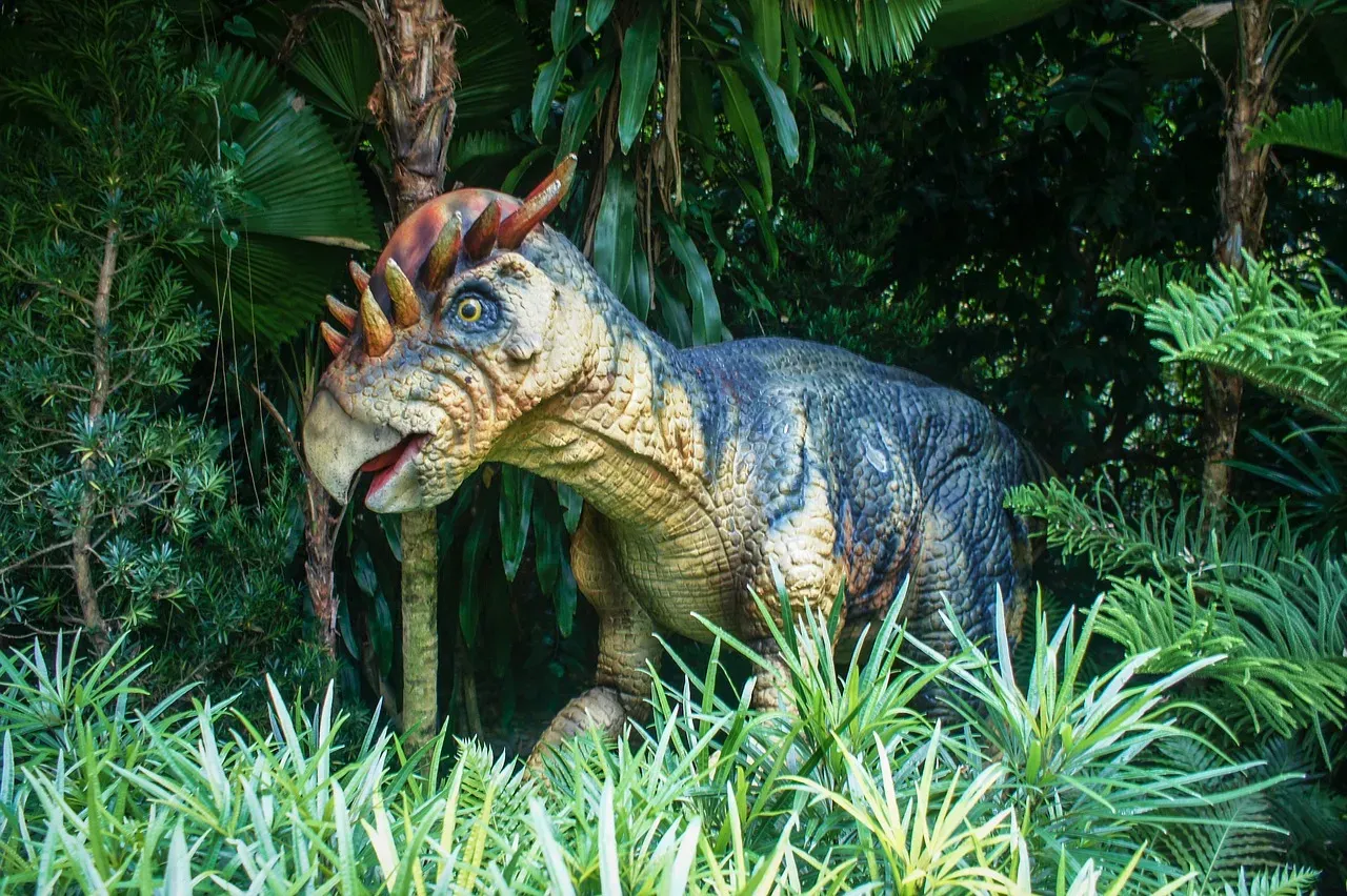 The Nutritional Arms Race: How Plant Chemistry Rewired Dinosaur Bodies (Image Credits: Pixabay)