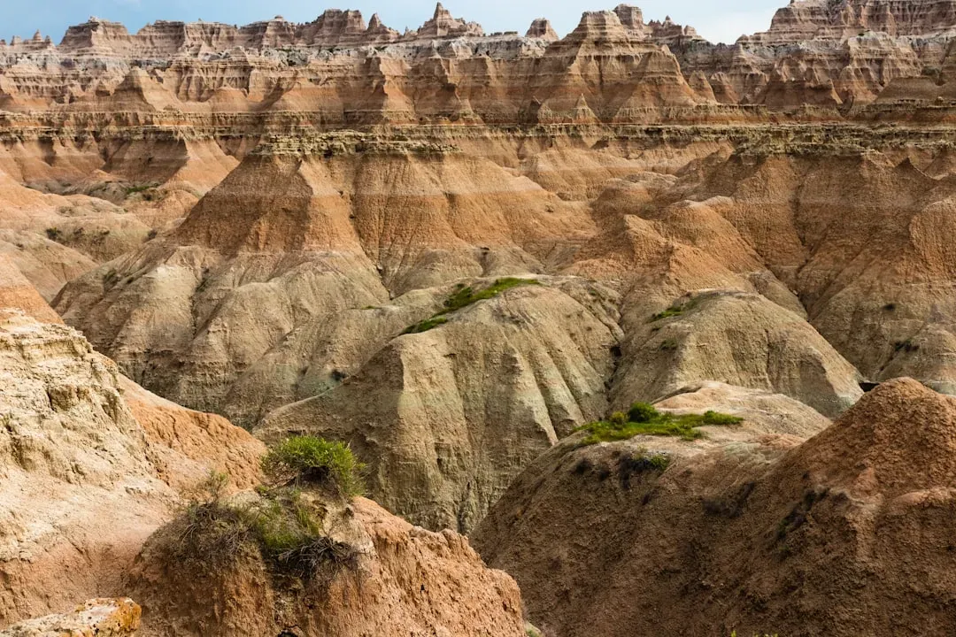 4. Badlands and Buttes of South Dakota – Bones in the Eroding Hills (Image Credits: Unsplash)