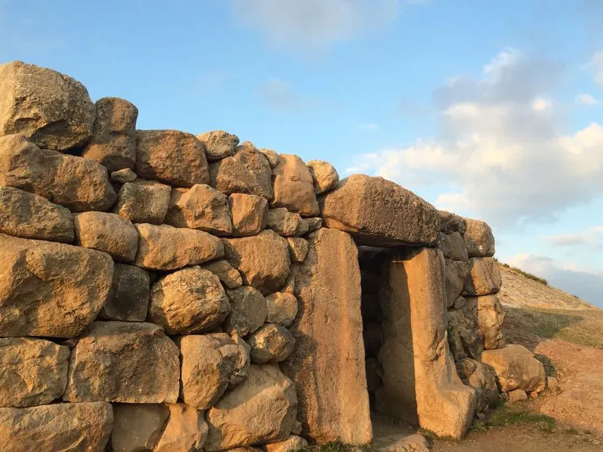 7. Bedrock’s construction boom and real prehistoric architecture (Image Credits: Pexels)