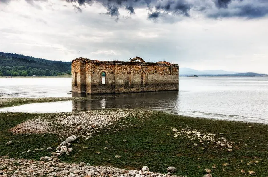 #2 Lost Towns, Roads, and Old Infrastructure (Image Credits: Pexels)