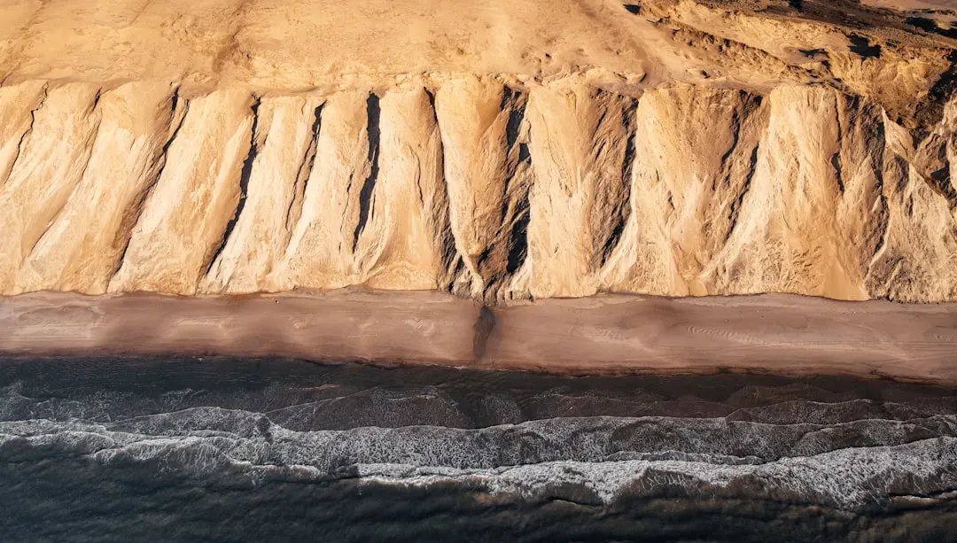 Ocean Crust vs. Continental Crust: Why Some Rock Floats and Some Sinks (Image Credits: Unsplash)