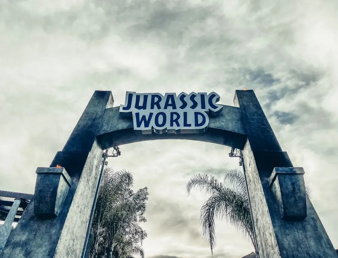 5. Jurassic World: Fallen Kingdom (2018): Gothic Horror With Franken‑Biology (Image Credits: Unsplash)