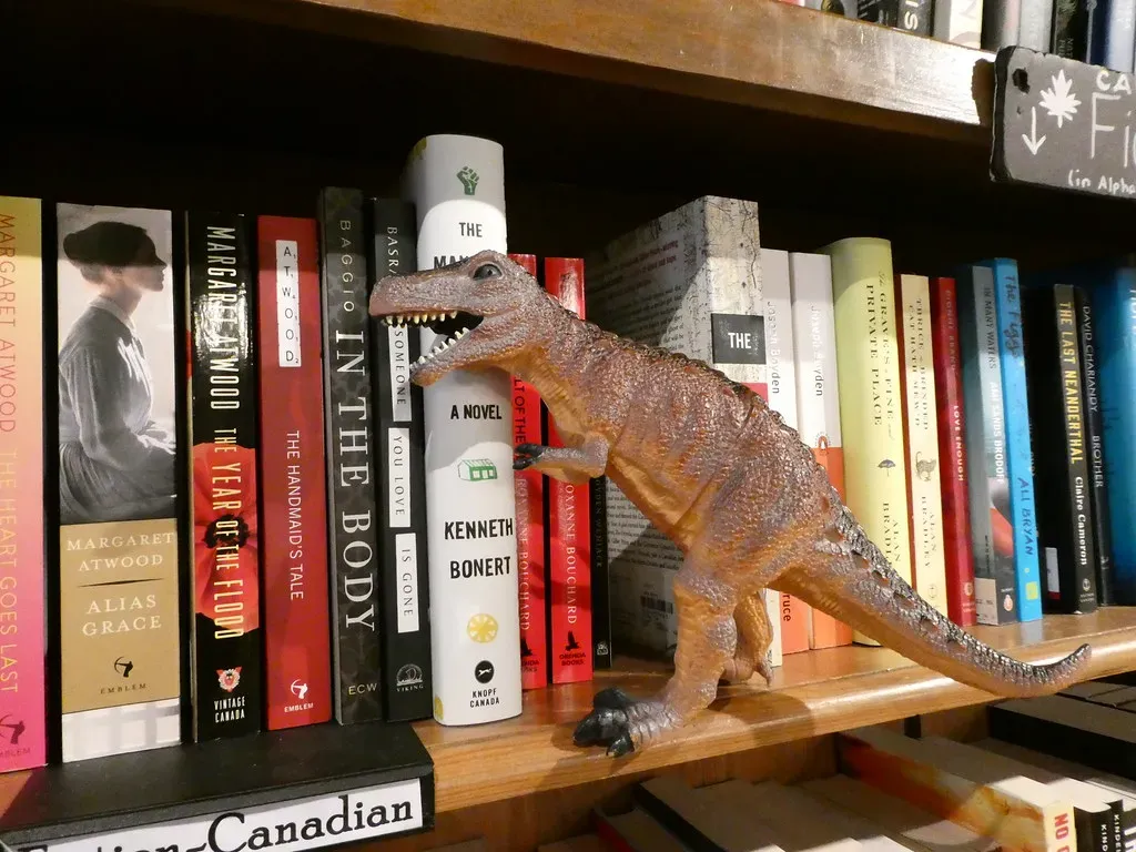 Your Bookshelf Doubles as a Paleontology Library (Image Credits: Flickr)