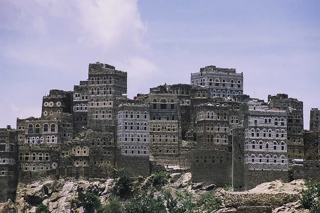 Al Hajjara, Yemen: The Fortress Village in the Mountains (Image Credits: Wikimedia)