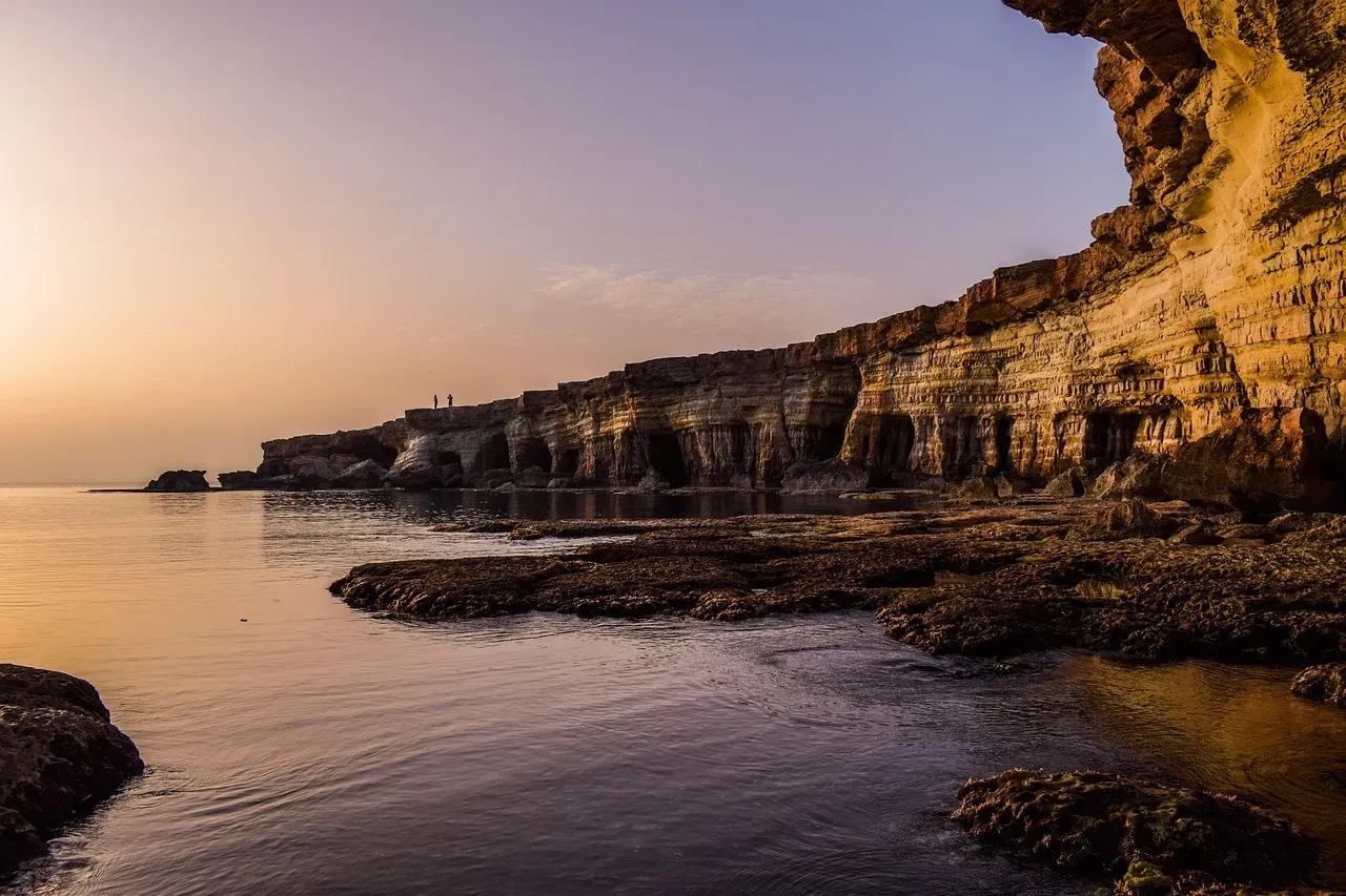 #10 - Wave Patterns and Shoreline Erosion Reflect Dominant Wind Fetch (Image Credits: Pixabay)