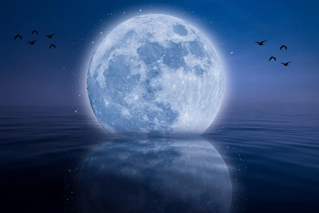 The Moon's Role in Your Dream Life (Image Credits: Pixabay)