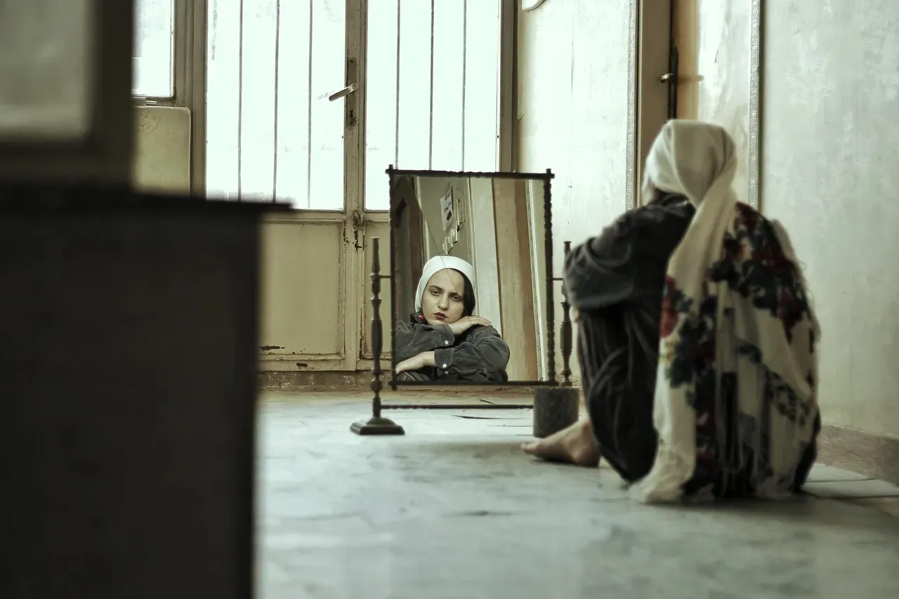 You Feel Like You're Watching Yourself From the Outside (Image Credits: Pixabay)