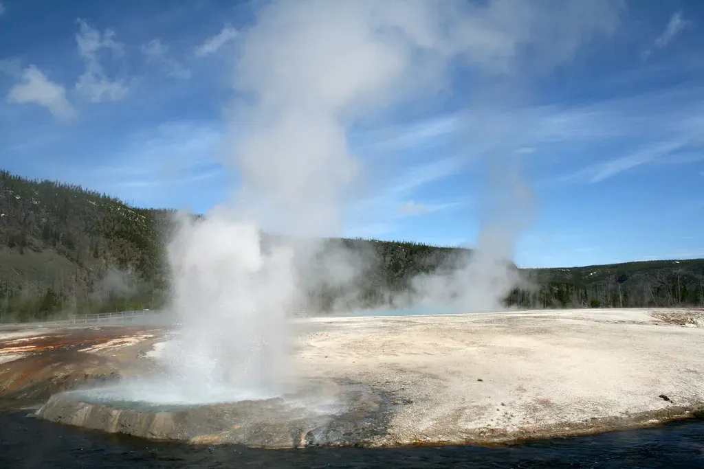 Hydrothermal Changes: Geysers, Springs, And Sudden Surprises (a.dombrowski, Flickr, CC BY-SA 2.0)