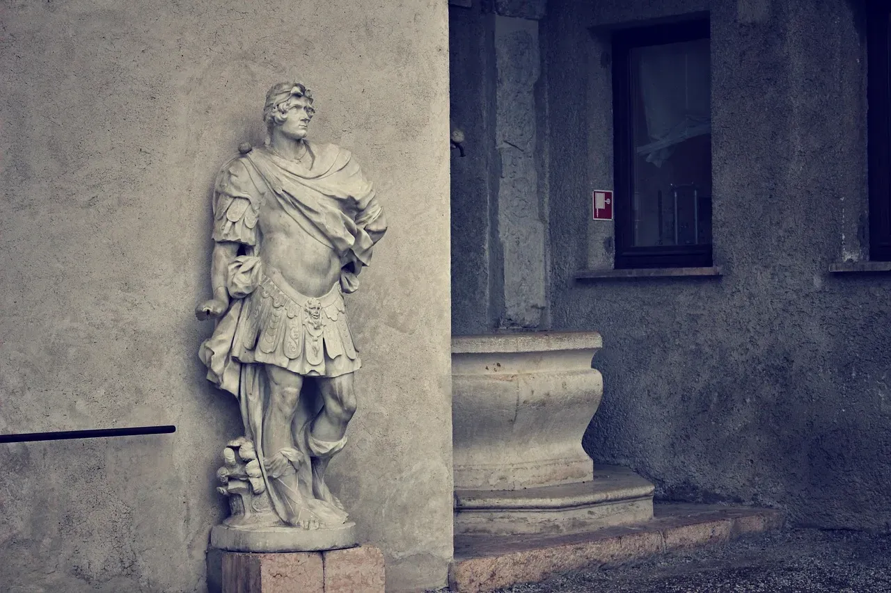 #7 - The "Roman" Glass and Statues Mass-Produced for 19th-Century Collectors (Image Credits: Pixabay)