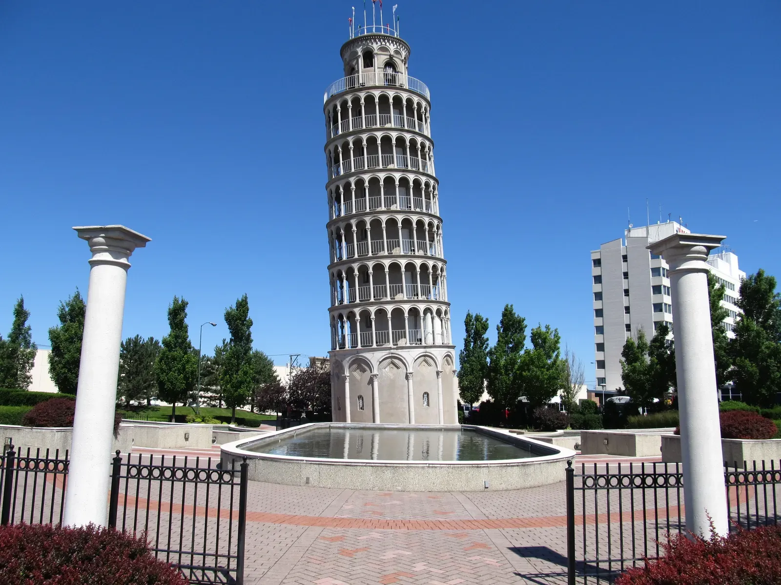 #1 - The Leaning Tower of Niles, Illinois (Leaning Tower of Niles, Niles, Illinois, CC BY-SA 2.0)