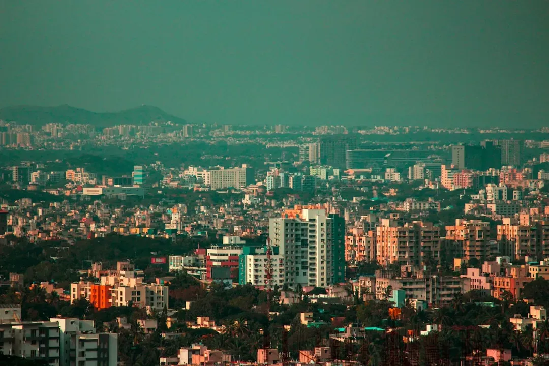 Why Cities Can Feel Like Cages to a Freedom-Seeking Mind (Image Credits: Unsplash)