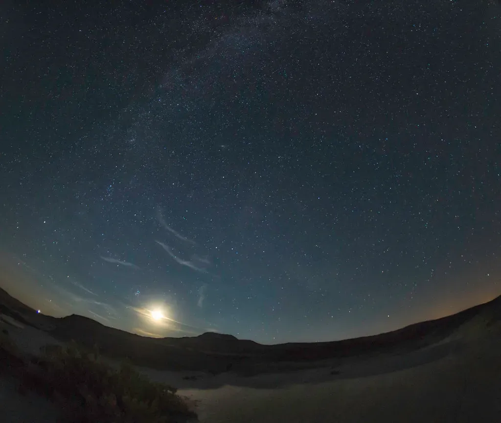 A bigger, brighter moon hanging over the dinosaurs (John F. Novotny Photographer and Video Producer, Flickr, CC BY 2.0)