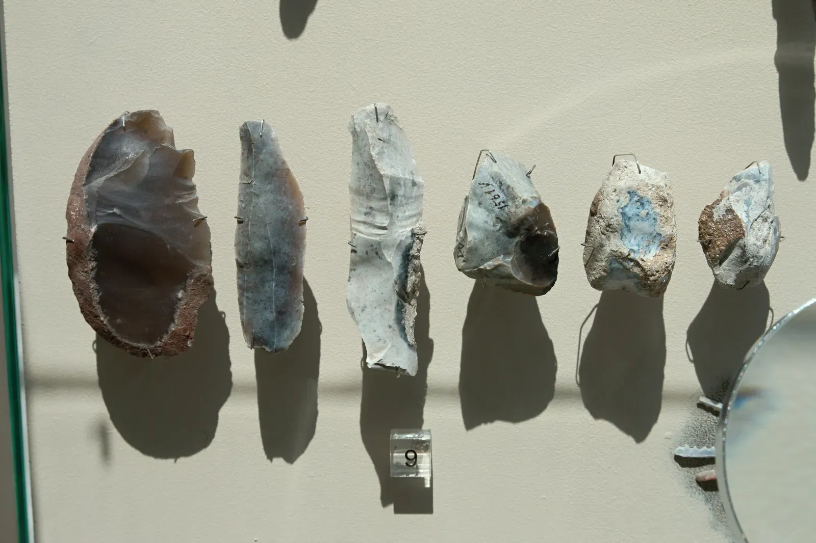Stone Tools That Challenge the Clovis First Theory (Image Credits: Wikimedia)
