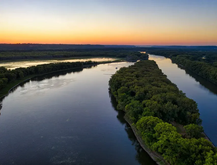 4. The Mississippi River System: A Continental Conveyor Belt of Life (Image Credits: Pexels)