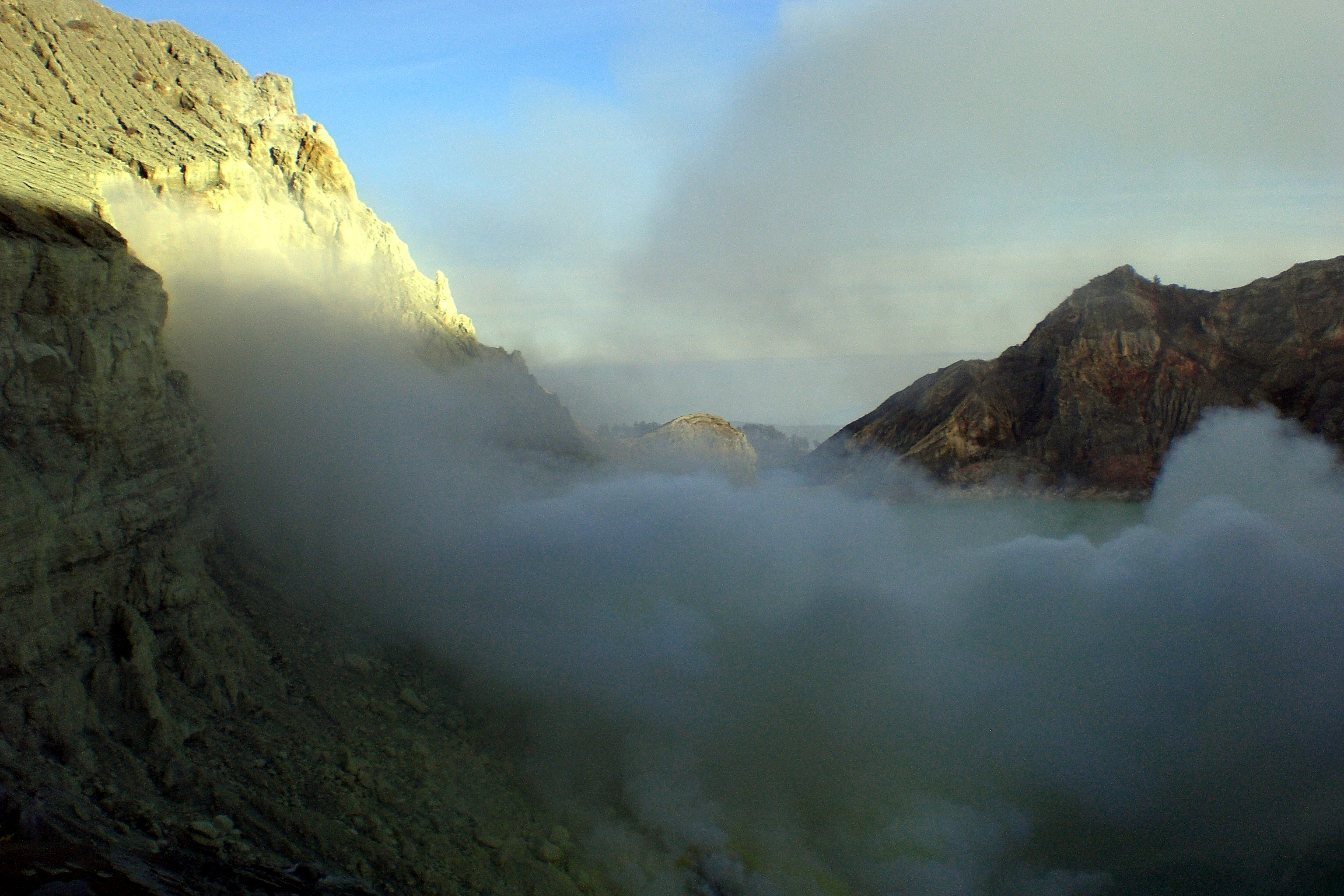The Sulfur Death Cloud: Hours 6-12 (Image Credits: Wikimedia)