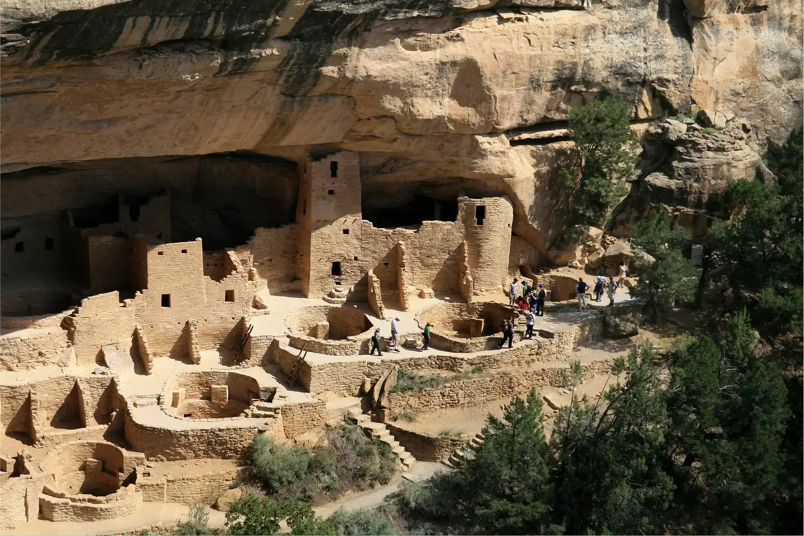 Ancestral Puebloans Built Cliff Cities in the Southwest (Image Credits: Wikimedia)