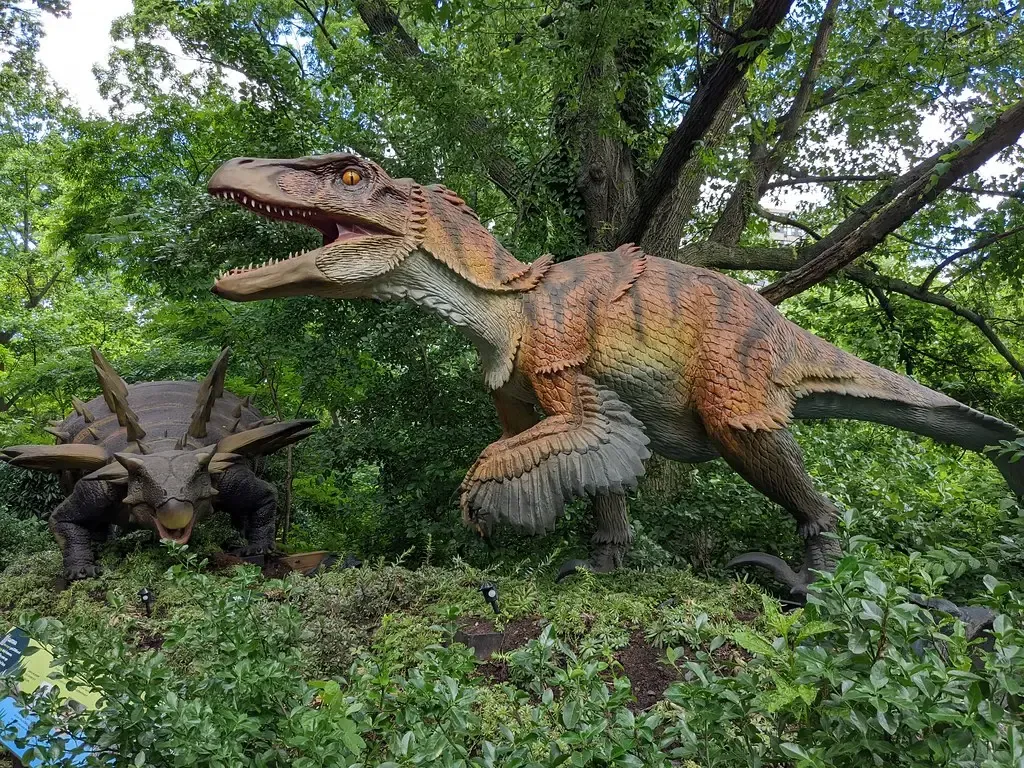 Aries – Utahraptor, the Fearless Trailblazer (edenpictures, Flickr, CC BY 2.0)