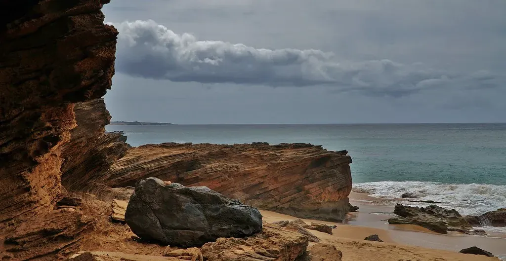 Why Today’s Oceans Feel Safer - But Are Still Haunted by the Past (Eric Tessmer, Honolulu Hawaii, Flickr, CC BY 2.0)