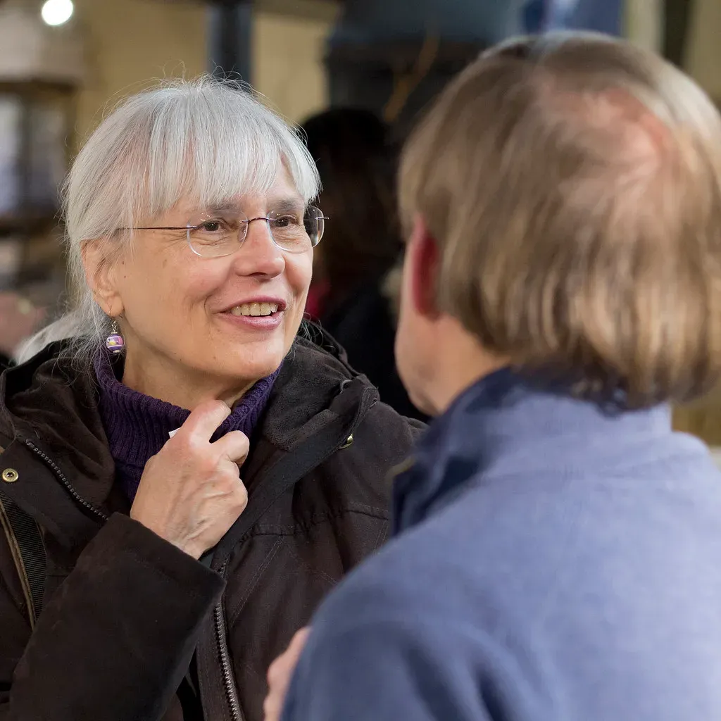 Give a Genuine Compliment (Image Credits: Flickr)