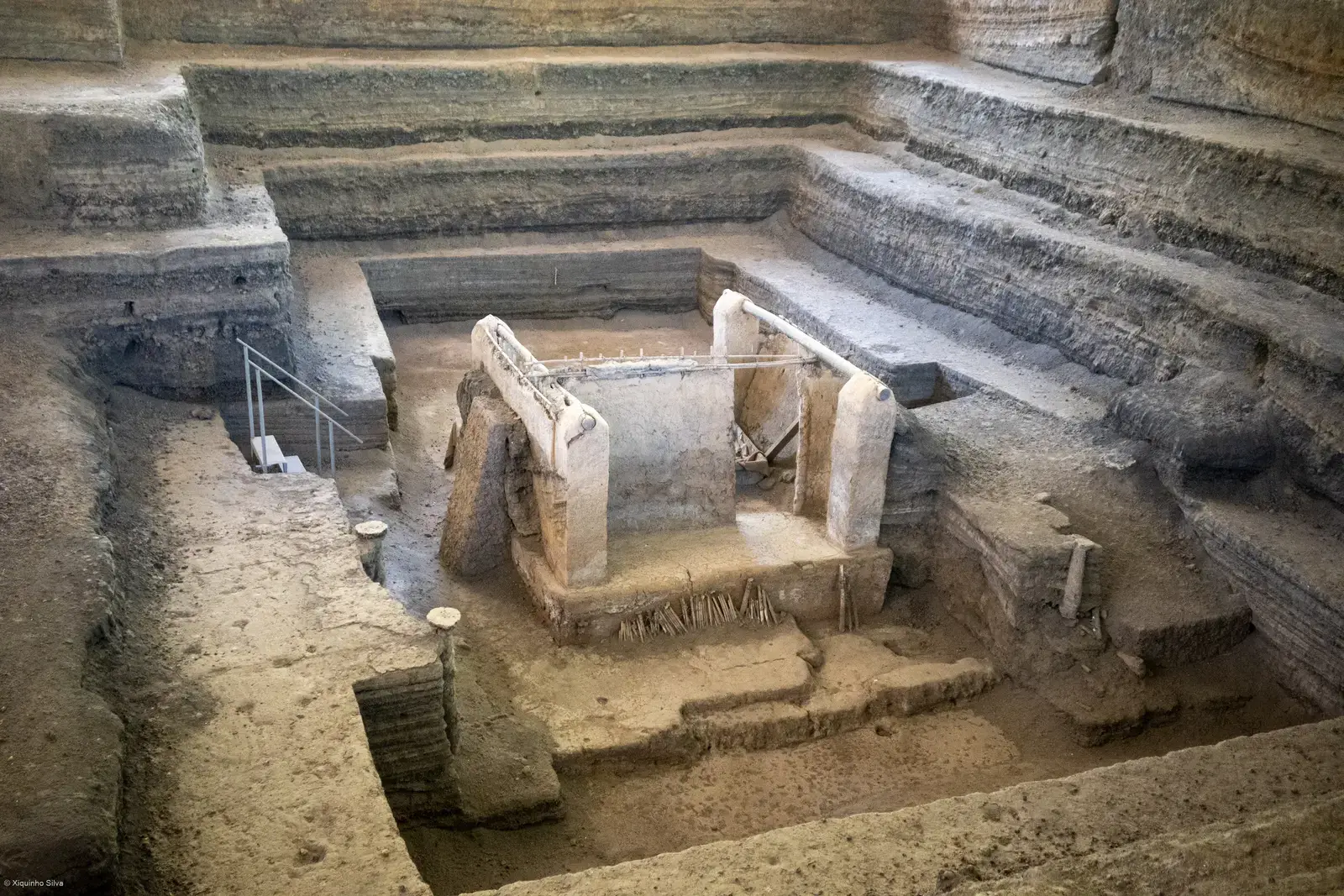 #14 Entire Moments of Crisis: The Final “Snapshot” of a Culture (By xiquinhosilva, CC BY 4.0)