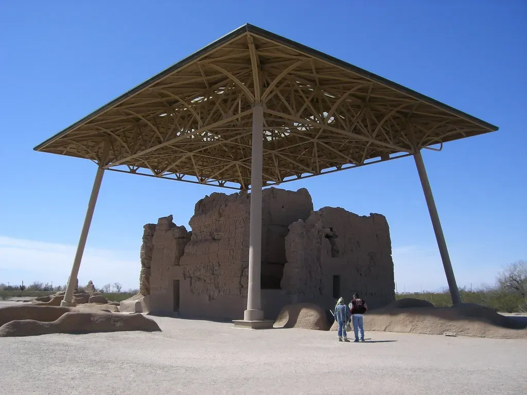 Casa Grande, Arizona: A Four-Story Adobe Tower With No Clear Purpose (Puggles, Flickr, CC BY 2.0)