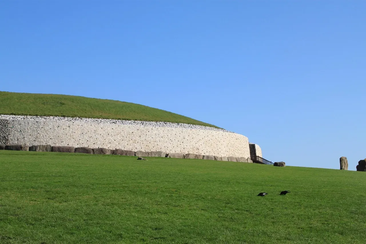 Ireland's Ancient Astronomers at Newgrange (Image Credits: Pixabay)